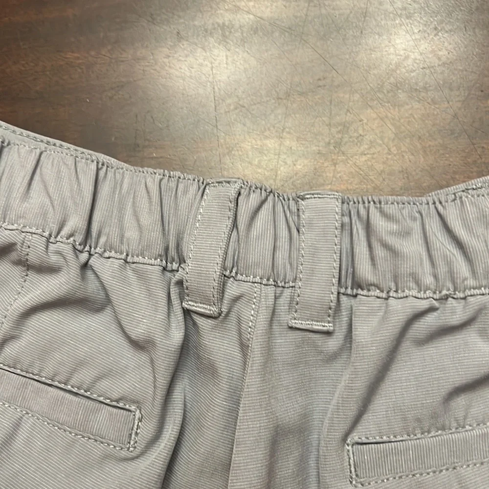 Banana republic men’s flat front shorts.  Size 36.  Excellent condition